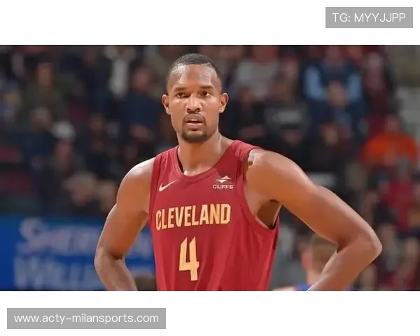 米切尔背后运球瞬间拉开空间得手，骑士继续扩大优势